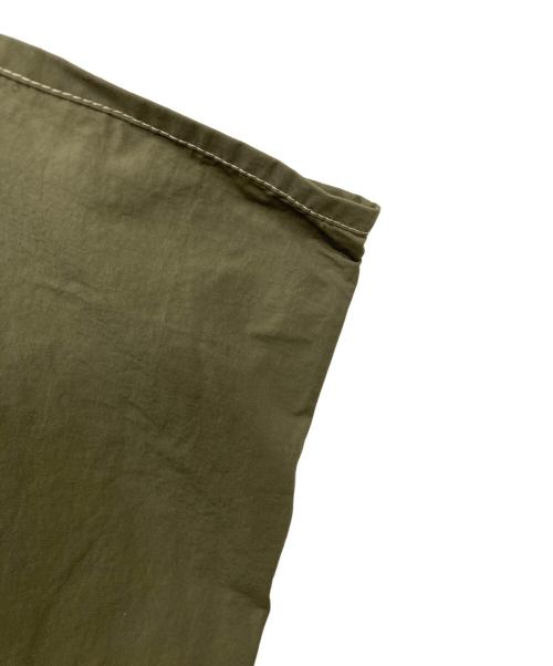 ISSEY MIYAKE MEN（イッセイミヤケメン）ISSEY MIYAKE MEN (イッセイミヤケメン) イージーナイロンパンツ/ME01FF058 カーキ サイズ:2の古着・服飾アイテム