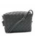 BOTTEGA VENETA（ボッテガベネタ）の古着「ミニループ カメラバッグ」｜グレー