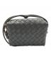 BOTTEGA VENETA (ボッテガベネタ) ミニループ カメラバッグ グレー：130000円