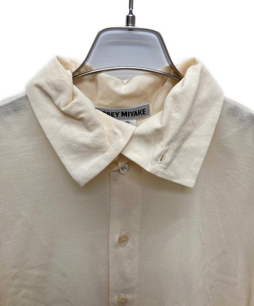 ISSEY MIYAKE（イッセイミヤケ）ISSEY MIYAKE (イッセイミヤケ) ENCLOTHE LAYERED SHIRTS/IM43FJ031 アイボリー サイズ:2の古着・服飾アイテム