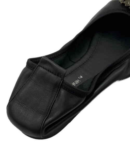 Manolo Blahnik（マノロブラニク）Manolo Blahnik (マノロブラニク) HANGISIビジューフラットパンプス ブラック サイズ:23の古着・服飾アイテム