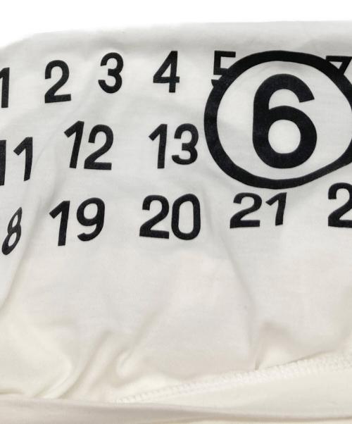 MM6 Maison Margiela（エムエムシックスメゾンマルジェラ）MM6 Maison Margiela (エムエムシックスメゾンマルジェラ) Numbering Logo T-Shirt ホワイト サイズ:XSの古着・服飾アイテム