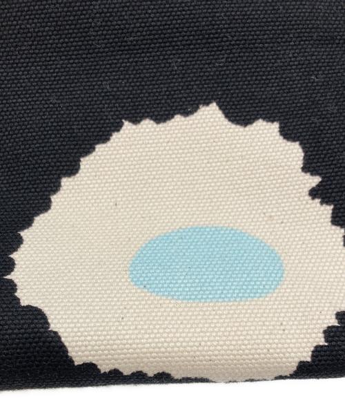 marimekko（マリメッコ）marimekko (マリメッコ) PERUSKASSI PIENI UNIKKO 2/トートバッグ ブラックの古着・服飾アイテム