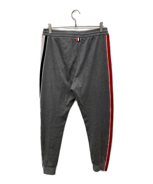 Thom Browne（トムブラウン）Thom Browne (トムブラウン) サイドラインジョガースウェットパンツ/MJQ091A-06168035 グレー サイズ:2の古着・服飾アイテム