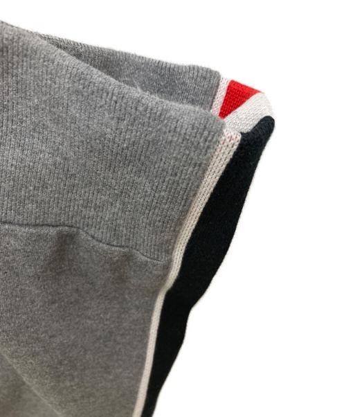 Thom Browne（トムブラウン）Thom Browne (トムブラウン) サイドラインジョガースウェットパンツ/MJQ091A-06168035 グレー サイズ:2の古着・服飾アイテム