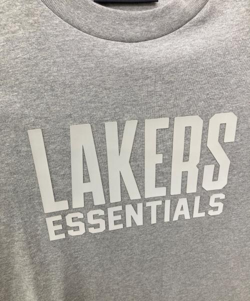 FOG ESSENTIALS（フィアオブゴッド エッセンシャル）FOG ESSENTIALS (フィアオブゴッド エッセンシャル) NBA (エヌビーエー) LOSANGELS LAKERS S/S TEE ブラック サイズ:Sの古着・服飾アイテム