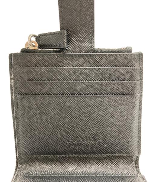 PRADA（プラダ）PRADA (プラダ) Saffiano Triangle Card Holder ブラックの古着・服飾アイテム