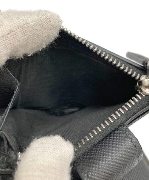 PRADA（プラダ）PRADA (プラダ) Saffiano Triangle Card Holder ブラックの古着・服飾アイテム