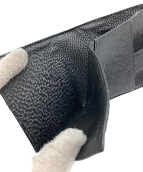 PRADA（プラダ）PRADA (プラダ) Saffiano Triangle Card Holder ブラックの古着・服飾アイテム