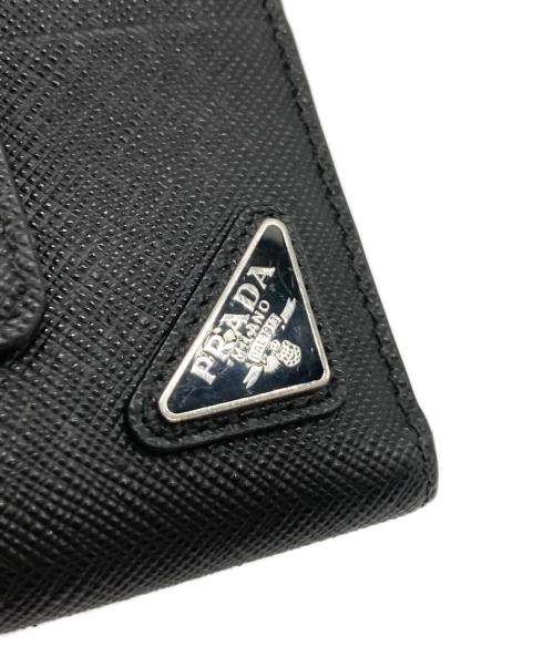 PRADA（プラダ）PRADA (プラダ) Saffiano Triangle Card Holder ブラックの古着・服飾アイテム