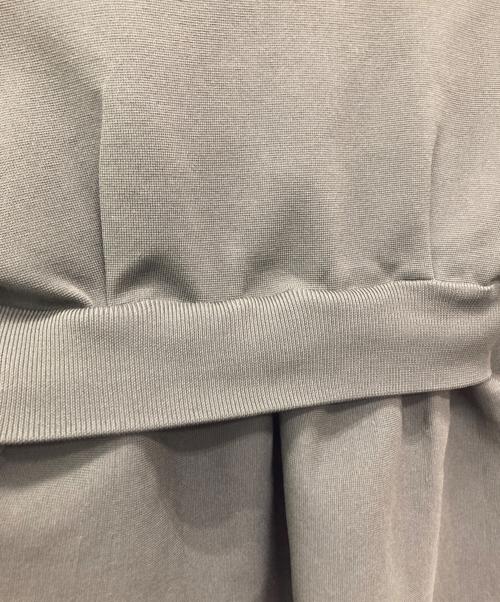 OMMO（オーエムエムオー）OMMO (オーエムエムオー) LAYERED FLARE KNIT TOP オリーブ サイズ:ＦＲＥＥ 未使用品の古着・服飾アイテム