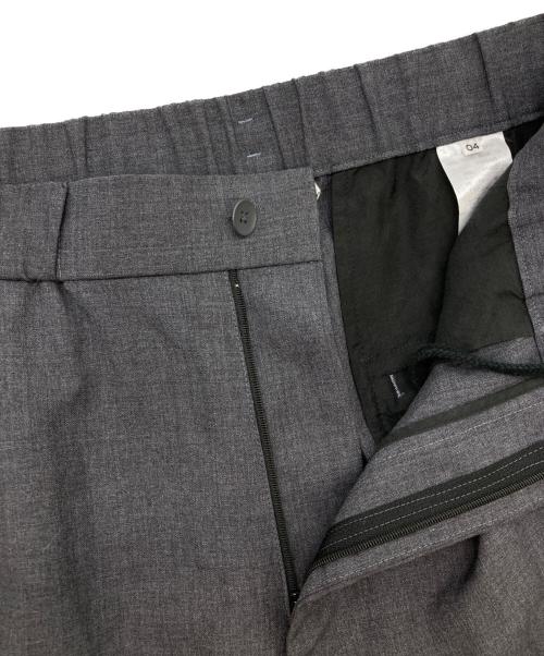 ATON（エイトン）ATON (エイトン) WOOL TROPICAL TAPERED EASY PANTS/PR.AG.SM.0700 グレー サイズ:04の古着・服飾アイテム