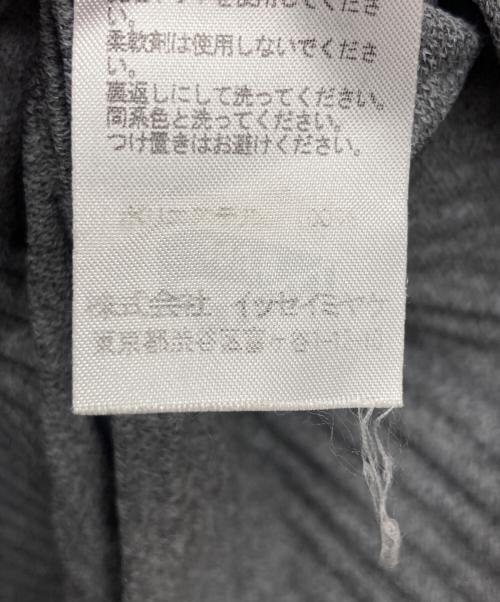 me ISSEY MIYAKE（ミーイッセイ ミヤケ）me ISSEY MIYAKE (ミーイッセイ ミヤケ) プリーツノースリーブワンピース/MI92KH525 グレー サイズ:ＦＲＥＥの古着・服飾アイテム