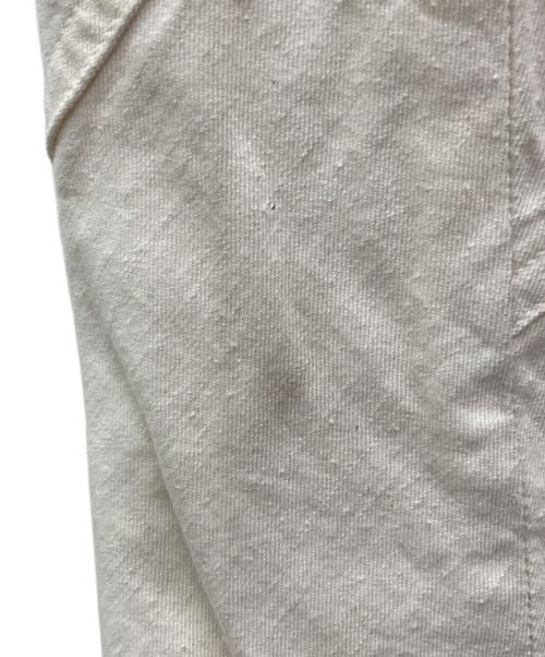 ISSEY MIYAKE MEN（イッセイミヤケメン）ISSEY MIYAKE MEN (イッセイミヤケメン) ツイストコットンドリルパンツ アイボリー サイズ:Ｍの古着・服飾アイテム