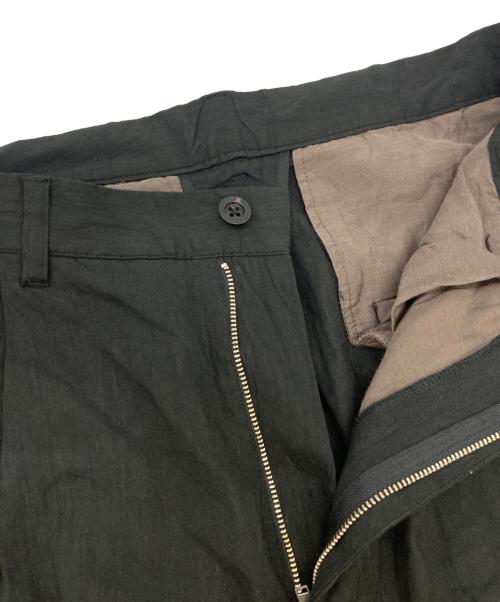 ANCELLM（アンセルム）ANCELLM (アンセルム) CUT OFF SLIT TUCK SLACKS グレー サイズ:2の古着・服飾アイテム