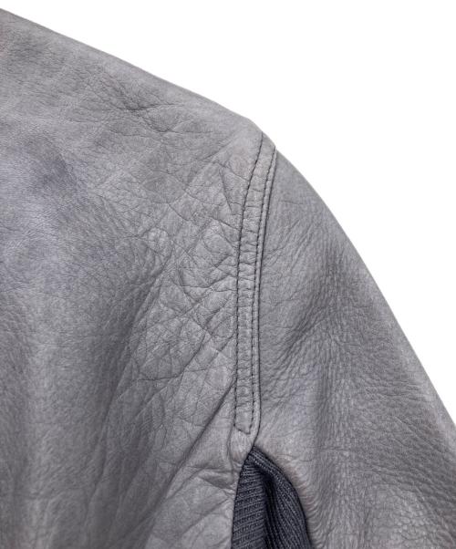 RICK OWENS（リックオウエンス）RICK OWENS (リックオウエンス) CLASSIC LEATHER JACKET/RP18S8703-LCW グレー サイズ:40の古着・服飾アイテム