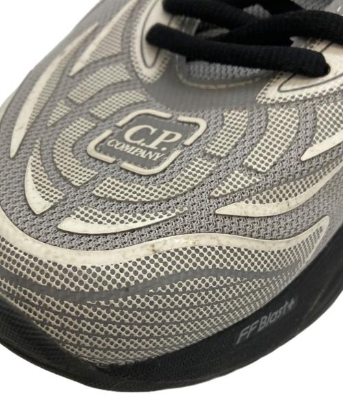 asics（アシックス）asics (アシックス) C.P COMPANY (シーピーカンパニー) GEL-QUANTUM 360 8 グレー サイズ:27の古着・服飾アイテム