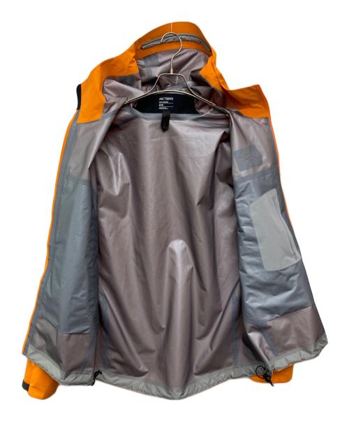 ARC'TERYX（アークテリクス）ARC'TERYX (アークテリクス) Beta Jacket オレンジ サイズ:Mの古着・服飾アイテム