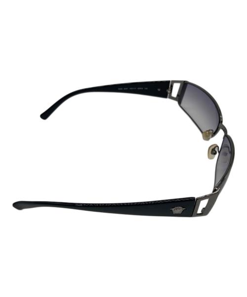 VERSACE（ヴェルサーチ）VERSACE (ヴェルサーチ) メデューサ モチーフサングラス/MOD.2021 1001/11 ブラック サイズ:60-15-130の古着・服飾アイテム