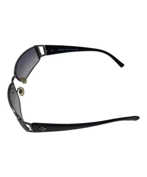 VERSACE（ヴェルサーチ）VERSACE (ヴェルサーチ) メデューサ モチーフサングラス/MOD.2021 1001/11 ブラック サイズ:60-15-130の古着・服飾アイテム