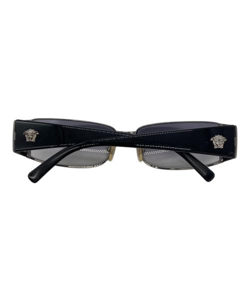 VERSACE（ヴェルサーチ）VERSACE (ヴェルサーチ) メデューサ モチーフサングラス/MOD.2021 1001/11 ブラック サイズ:60-15-130の古着・服飾アイテム