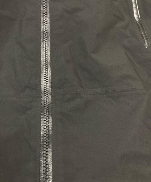 ARC'TERYX（アークテリクス）ARC'TERYX (アークテリクス) RUSH JACKET/X000007149 ブラック サイズ:Ｍの古着・服飾アイテム