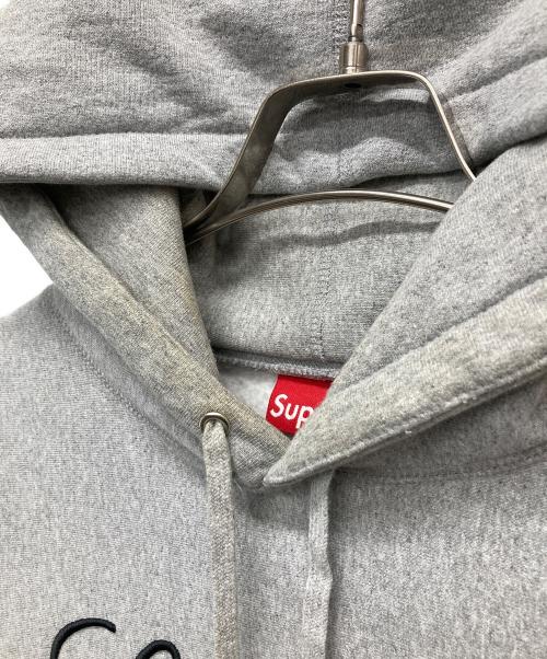 SUPREME（シュプリーム）SUPREME (シュプリーム) Raised Script Hooded Sweatshirt グレー サイズ:Mの古着・服飾アイテム