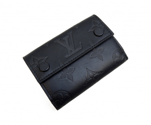 LOUIS VUITTON（ルイ ヴィトン）LOUIS VUITTON (ルイヴィトン) モノグラムシャドウ ディスカバリー・コンパクトウォレット ブラック M67631 UB4270 20年製の古着・服飾アイテム