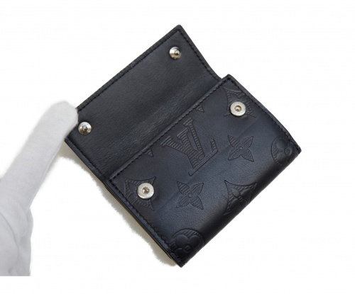 LOUIS VUITTON（ルイ ヴィトン）LOUIS VUITTON (ルイヴィトン) モノグラムシャドウ ディスカバリー・コンパクトウォレット ブラック M67631 UB4270 20年製の古着・服飾アイテム
