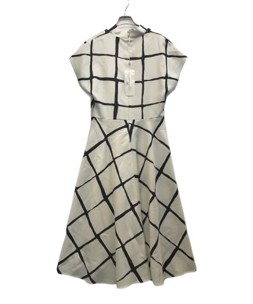 DoCLASSE（ドゥクラッセ）DoCLASSE (ドゥクラッセ) 半袖ワンピース ホワイト サイズ:M 未使用品の古着・服飾アイテム