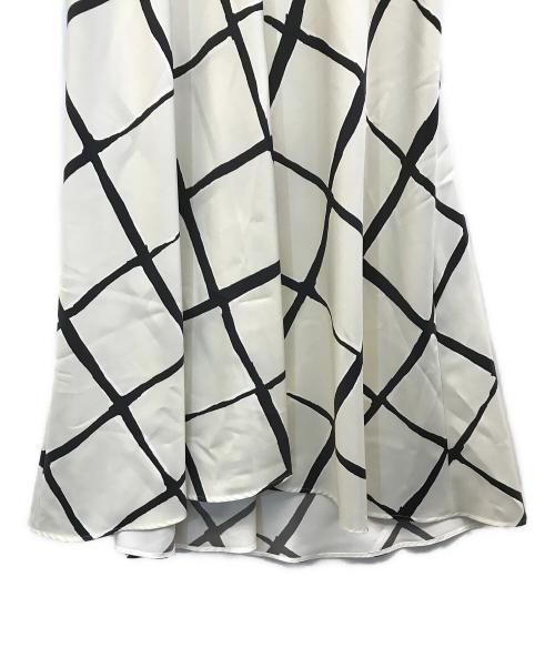 DoCLASSE（ドゥクラッセ）DoCLASSE (ドゥクラッセ) 半袖ワンピース ホワイト サイズ:M 未使用品の古着・服飾アイテム