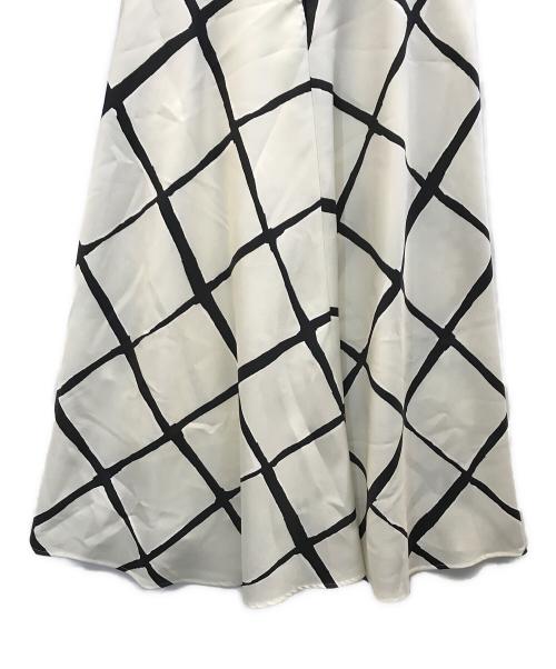 DoCLASSE（ドゥクラッセ）DoCLASSE (ドゥクラッセ) 半袖ワンピース ホワイト サイズ:M 未使用品の古着・服飾アイテム