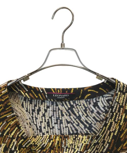 LEONARD（レオナール）LEONARD (レオナール) 総柄ノースリーブワンピース ブラウン×ブラック サイズ:38の古着・服飾アイテム