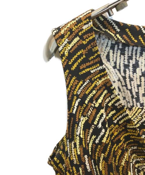 LEONARD（レオナール）LEONARD (レオナール) 総柄ノースリーブワンピース ブラウン×ブラック サイズ:38の古着・服飾アイテム