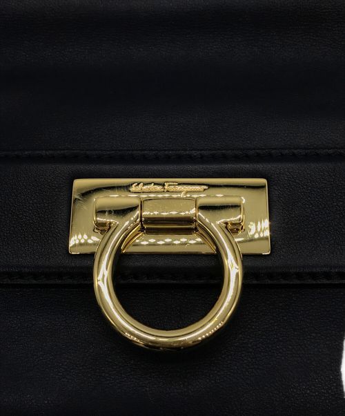 Salvatore Ferragamo（サルヴァトーレ フェラガモ）Salvatore Ferragamo (サルヴァトーレ フェラガモ) ソフィア ミディアム2WAYバッグ ネイビーの古着・服飾アイテム