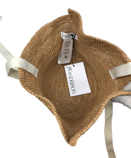 J.W.ANDERSON（ジェイダブリューアンダーソン）J.W.ANDERSON (ジェイダブリューアンダーソン) OSCAR WILDE ASYMMETRIC BUCKET HAT ナチュラル サイズ:60の古着・服飾アイテム
