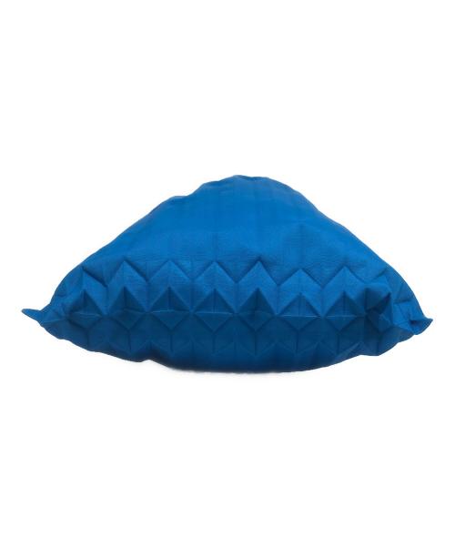 ISSEY MIYAKE me（イッセイ ミヤケ ミー）ISSEY MIYAKE me (イッセイ ミヤケ ミー) TRUNK PLEATS BAG 12 ブルーの古着・服飾アイテム