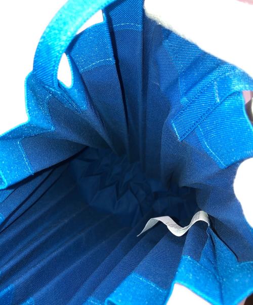 ISSEY MIYAKE me（イッセイ ミヤケ ミー）ISSEY MIYAKE me (イッセイ ミヤケ ミー) TRUNK PLEATS BAG 12 ブルーの古着・服飾アイテム