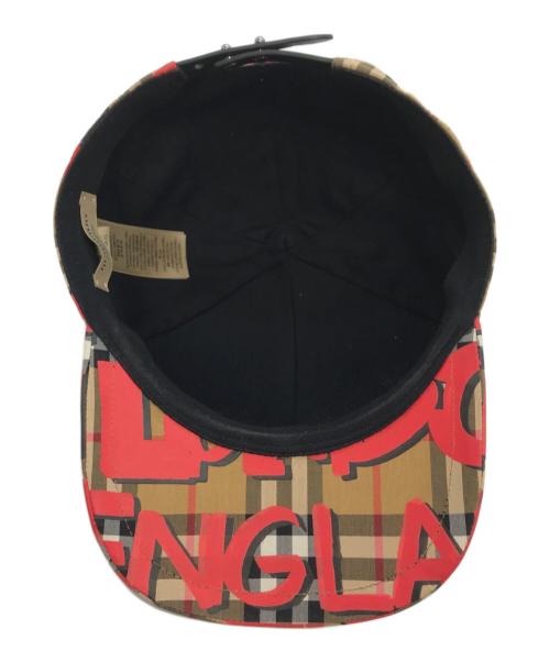 BURBERRY（バーバリー）BURBERRY (バーバリー) グラフィティスクリブルチェックベースボールキャップ ベージュ サイズ:Mの古着・服飾アイテム