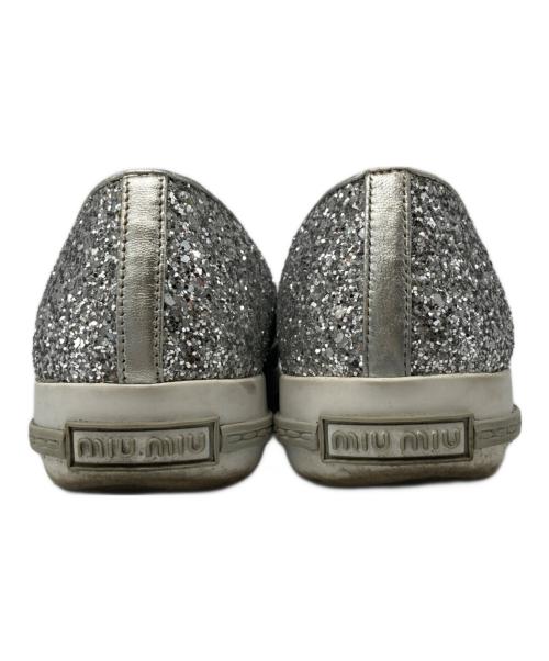MIU MIU（ミュウミュウ）MIU MIU (ミュウミュウ) グリッタースリッポン シルバー サイズ:36の古着・服飾アイテム