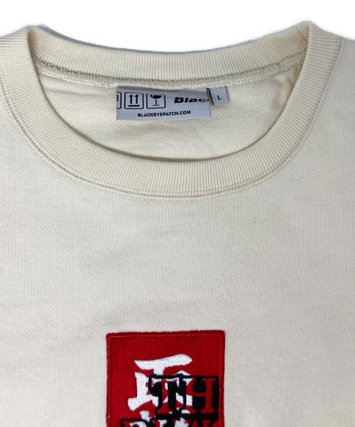 THE BLACK EYE PATCH（ブラックアイパッチ）THE BLACK EYE PATCH (ブラックアイパッチ) HANDLE WITH CARE CREW SWEAT アイボリー サイズ:Lの古着・服飾アイテム