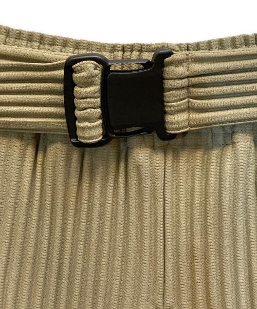 HOMME PLISSE ISSEY MIYAKE（オム プリッセ イッセイ ミヤケ）HOMME PLISSE ISSEY MIYAKE (オムプリッセ イッセイ ミヤケ) プリーツワイドドカンパンツ ベルト付き オリーブ サイズ:2の古着・服飾アイテム