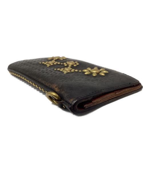 CALEE（キャリー）CALEE (キャリー) レザースタッズ長財布 ブラックの古着・服飾アイテム