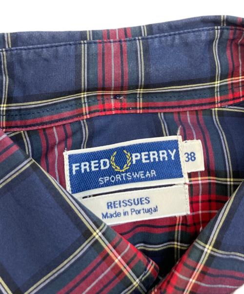 FRED PERRY（フレッドペリー）FRED PERRY (フレッドペリー) ボタンダウンシャツ ネイビー×レッド サイズ:38の古着・服飾アイテム