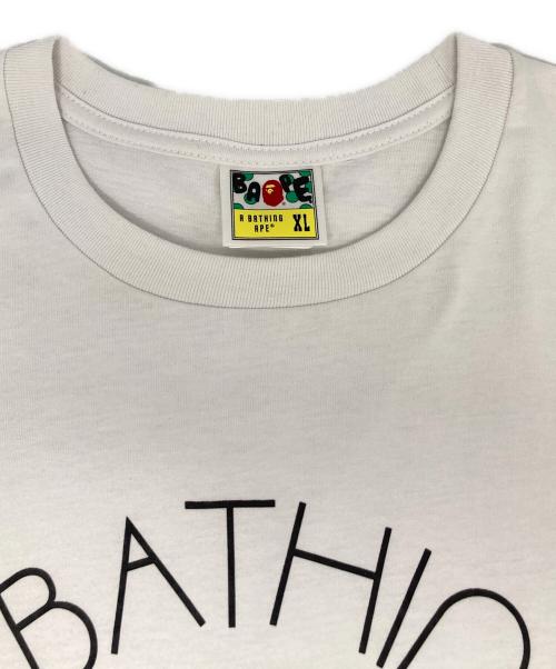 BAPE BY A BATHING APE（ベイプバイアベイシングエイプ）BAPE BY A BATHING APE (ベイプバイアベイシングエイプ) プリントTシャツ ホワイト サイズ:XLの古着・服飾アイテム