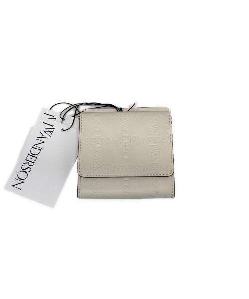 J.W.ANDERSON（ジェイダブリューアンダーソン）J.W.ANDERSON (ジェイダブリューアンダーソン) TRIFOLD WALLET WITH STRAP オフホワイトの古着・服飾アイテム