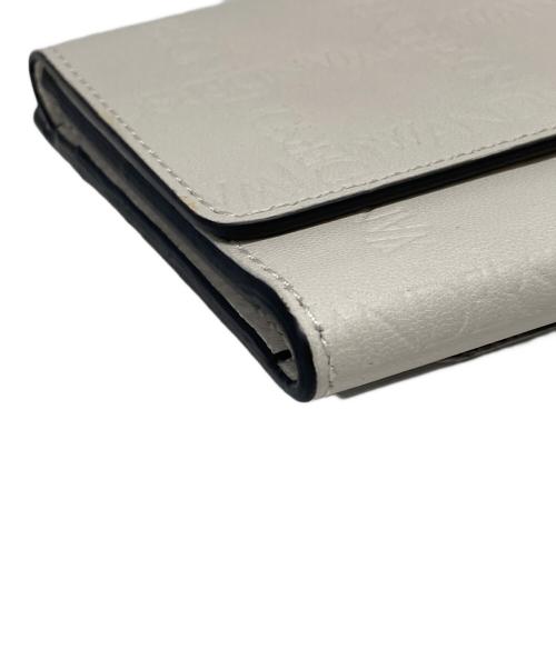 J.W.ANDERSON（ジェイダブリューアンダーソン）J.W.ANDERSON (ジェイダブリューアンダーソン) TRIFOLD WALLET WITH STRAP オフホワイトの古着・服飾アイテム