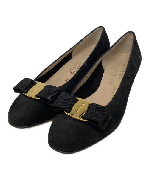 Salvatore Ferragamo（サルヴァトーレ フェラガモ）Salvatore Ferragamo (サルヴァトーレ フェラガモ) ヴァラリボンパンプス ブラック サイズ:5の古着・服飾アイテム