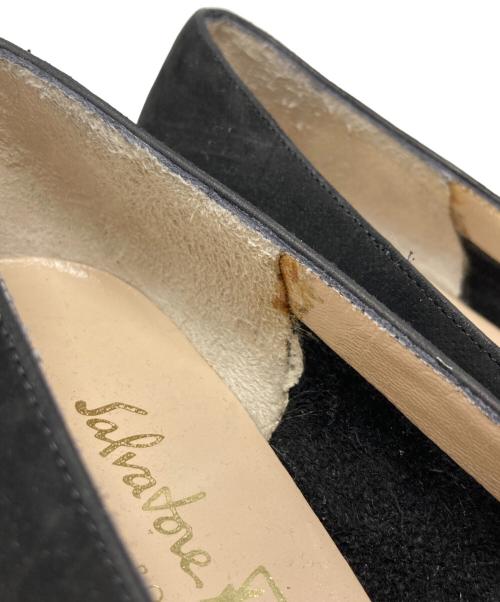 Salvatore Ferragamo（サルヴァトーレ フェラガモ）Salvatore Ferragamo (サルヴァトーレ フェラガモ) ヴァラリボンパンプス ブラック サイズ:5の古着・服飾アイテム