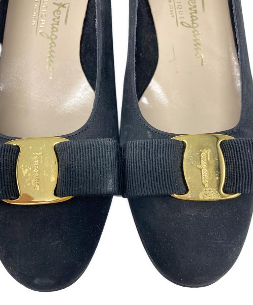 Salvatore Ferragamo（サルヴァトーレ フェラガモ）Salvatore Ferragamo (サルヴァトーレ フェラガモ) ヴァラリボンパンプス ブラック サイズ:5の古着・服飾アイテム